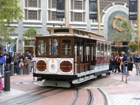 Touristenmagnet Cable Car an der Endstation Powell-/Ecke Market Street.